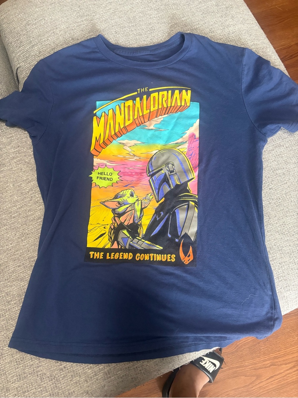 Disney Mandalorian the Legend Continues "Hello Friend" T-Shirt Men's Med